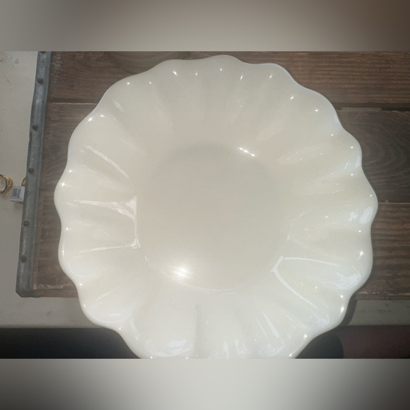 Kate Spade ♠️ New York x Target~ Ruffled Ceramic Serving Bowl Cream~ NWT - Picture 5 of 9